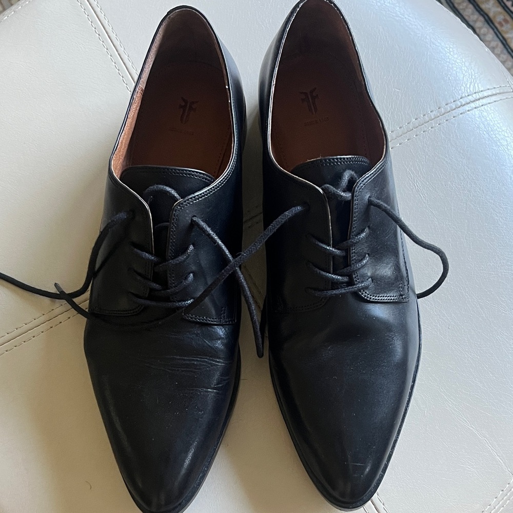 Frye Black Leather Women's Paul Oxford. Size 9. Like new. Worn once on carpet.